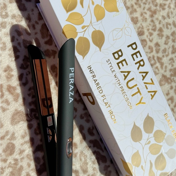 PERAZA FLAT IRON🩷🩷 - Picture 2 of 5